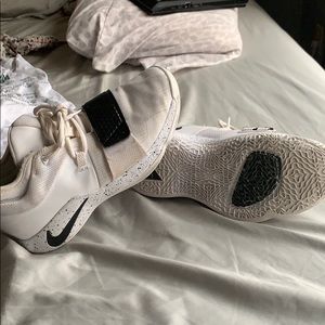 Paul George pg 3 basketball shoes
